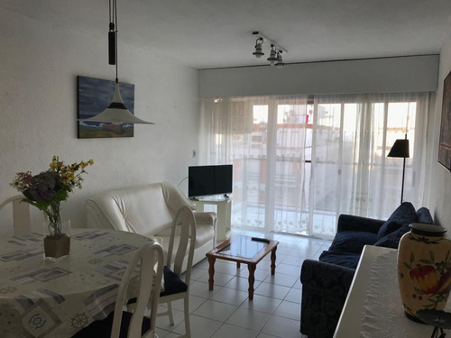 Apartamento En Venta De 2 Dormitorios En Peninsula (ref: Bpv-8851)