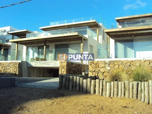 Apartamento En Venta  En La Barra, De La Ruta Al Mar