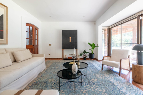 Vive Seguro En Chicureo: Casa Chilena En Condominio Central