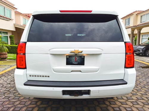 Imagen 8 de 15 de Chevrolet Suburban Lt