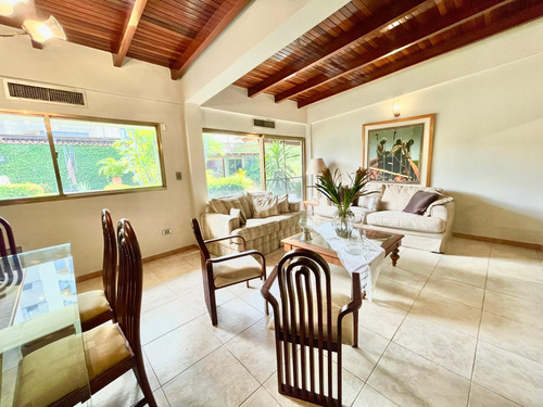 Casa En Venta Excelente Ubicación Zona Comercial, Lecheria