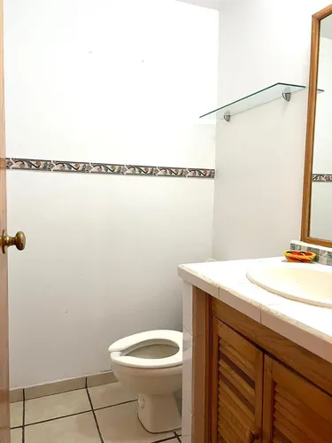 Venta De Casas En Jurica, 3 Habitaciones, De Oportunidad, Hermosa Calle.