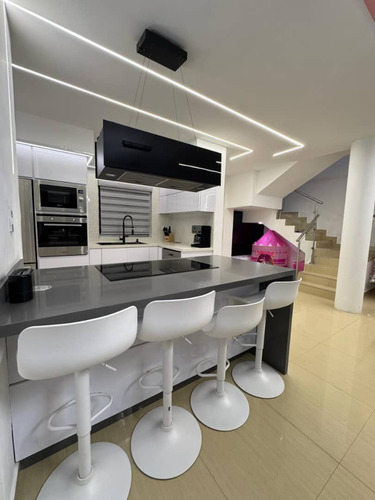 Rp- Touwnhouse En Venta. Residencias Naiguatá, Sector El Manantial