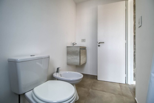 Oficina Venta, La Plata. Balcón, Terraza Y Privada