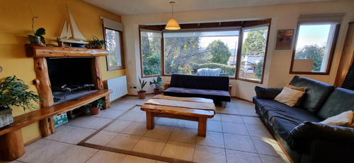 Casa En Venta - 4 Dormitorios 2 Baños - Cochera - 1.008mts2 - San Carlos De Bariloche