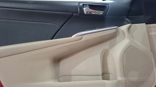 Toyota Camry 2.5 XLE L4 6AT