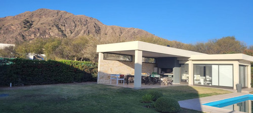 Venta. Casa 4 Dormitorios. San Luis, Country Los Quebrachos Golf