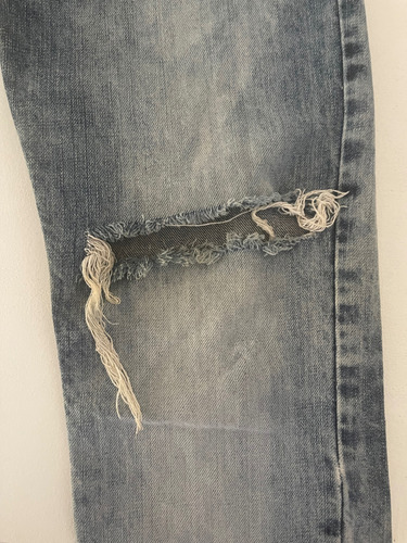 Pantalón De Jean Hombre Roto En Las Rodillas (Usado)