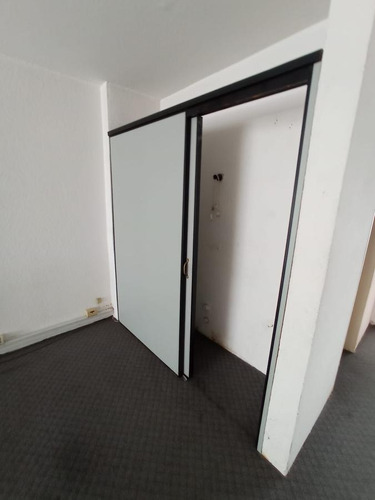 Imagen 3 de 5 de Oficina -oficina En Ciudad Vieja, Prox Plaza Zabala!!
