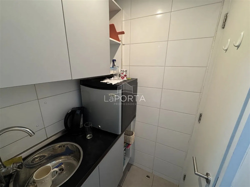 Exclusiva Oficina 70 M2 /pedro De Valdivia /sector Comercial