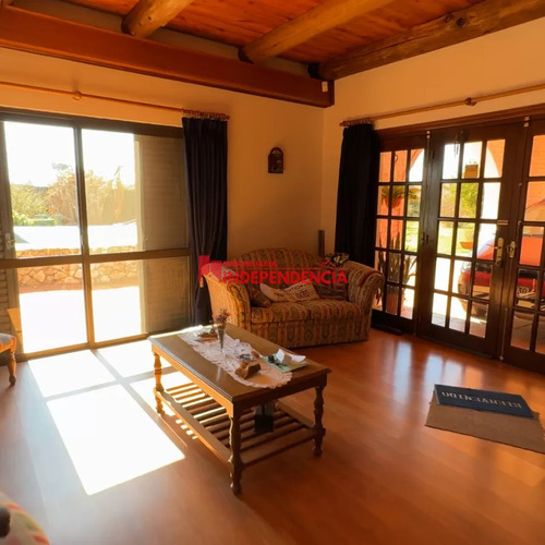 Exclusiva Propiedad De 570 M2 En 3.000 M2 Cuadrados De Terreno