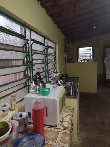 Vende Se Sítio Na Cidade De Pereiras Sp 30.000 Metros 2 Casa