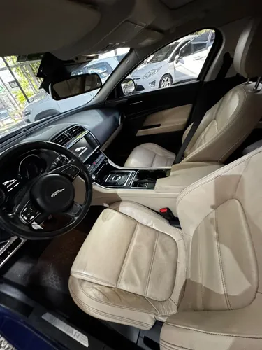 Jaguar XE 2.0 I4 Pure