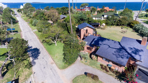 Casa En Venta De 7 Dormitorios En Playa Mansa