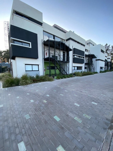 Imagen 2 de 12 de Departamento 2 Ambientes Con Balcon En Sotavento Canning