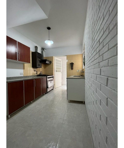 Imagen 5 de 15 de Casa De Pasillo En Zona Centro De Rosario.