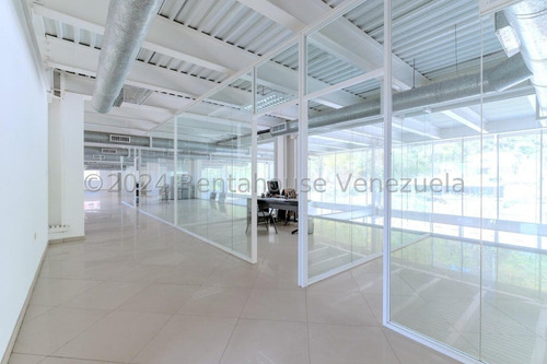 Edif Comercial En Venta Ideal Para Sede Coorporativa (show Room,depositos,oficinas) Fabricantes De Vehiculos,maquinas,equipos De Construccion.el Mejor De La Panamericana 24-26612gm