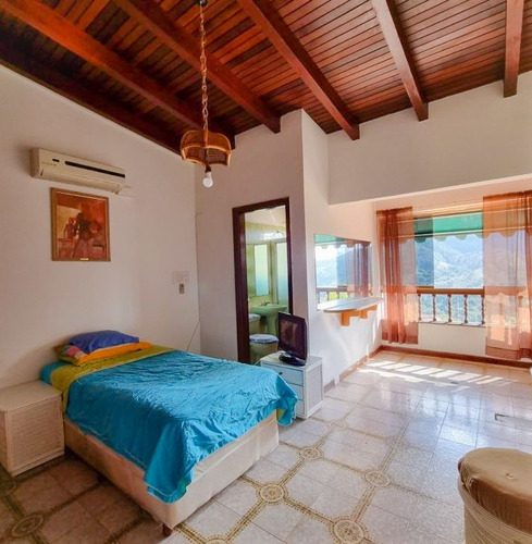 Imagen 14 de 19 de Casa Con Hermosa Vista, Para Remodelar En Los Naranjos - El Hatillo