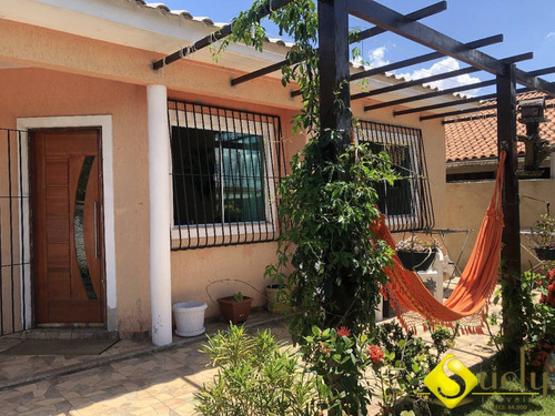 Imagem 4 de 15 de Se Encante Com Essa Bela Casa De Três Quartos Em Rua Residencial ! - 2234
