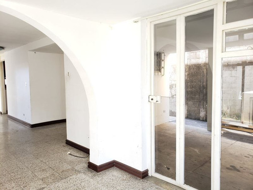 Imagen 1 de 8 de Casa En Venta Sobre Boulevard San Jacinto Mixco