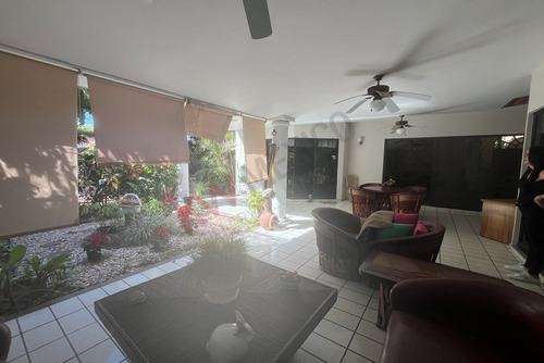 Hogar De Lujo En Colonia Chapultepec, Comodidad Y Estilo En 1 Nivel.