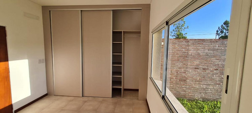 Imagen 20 de 30 de Excelente Casa De 2 Dormitorios En Venta A Estrenar En Tierra De Sueños 1. Roldan Y Funes.