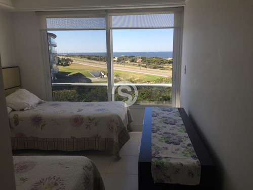 Penthouse En Playa Brava En Alquiler- Ref: 3262