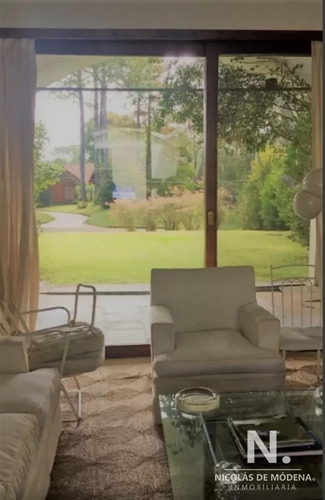 Venta De Casa 5 Dormitorios En El Golf