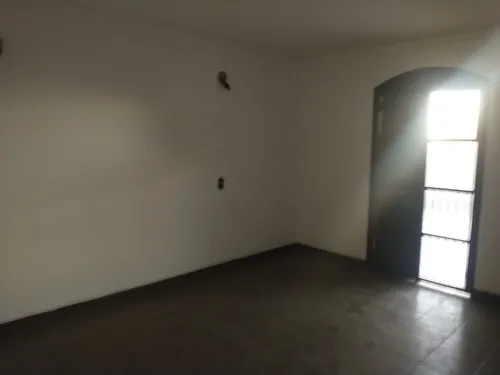 Dois Sobrados No Mesmo Terreno, Total De Cinco Quartos, Cômodos Amplos, 303m² De Área Construída