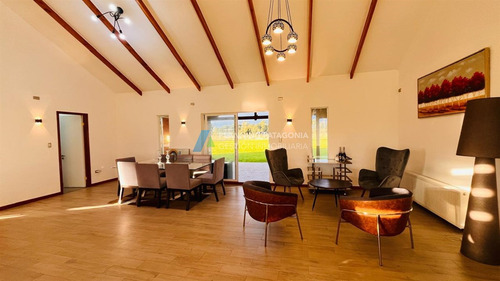 Casa En Venta De 4 Dorm. En Frutillar