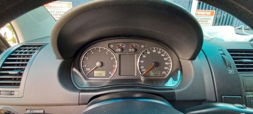 Volkswagen Polo Sedan 2011 1.6 Vht Total Flex 4p