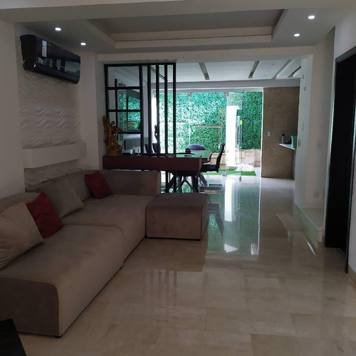 Imagen 6 de 9 de Jessica Serino Vende Impecable Townhouse De 320 M2