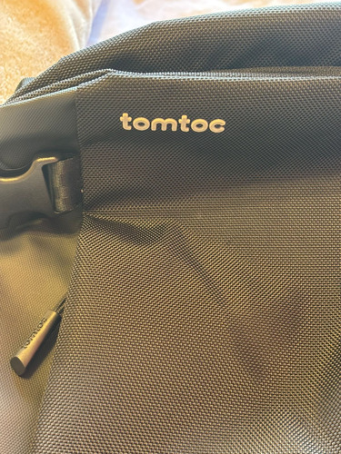 Tomtoc Navigator 40 Litros Para Notebook 17.3'' Un Solo Uso Negro Liso (Usado)