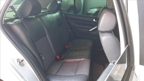 Imagem 4 de 9 de Golf 1.6 Mi Sportline 8v Flex 4p Manual