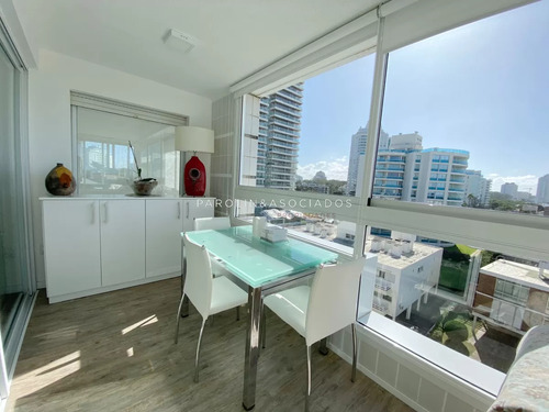 Apartamento De 3 Dormitorios En Venta En Torre Nueva York, Punta Del Este.