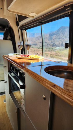 Motorhome Home Rolling Equipamiento Sobre Furgon.
