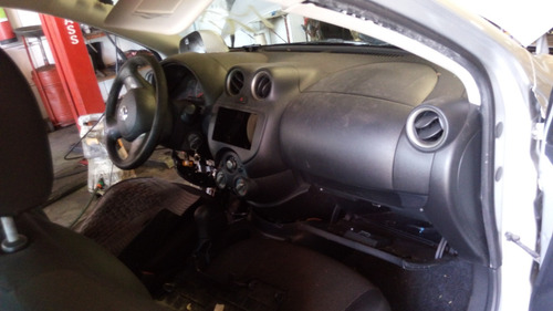 Imagem 7 de 8 de Sucata De Nissan Versa 1.6 16v - Motor Câmbio Peças