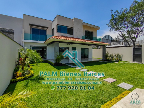 Casa Sola Con Alberca En Fraccionamiento Con Acceso Controlado, 4 Recámaras, 4.5 Baños, 3 Estacionamientos, Xochitepec, Morelos