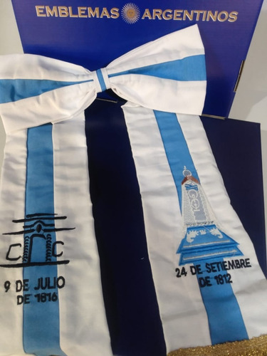 Bandera Tucumán Con Moño Bordado , Asta Y Base