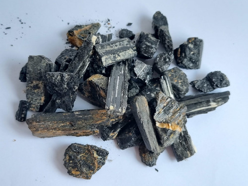 Imagem 3 de 5 de Turmalina Negra Bruta 137g Pedra Natural Novo