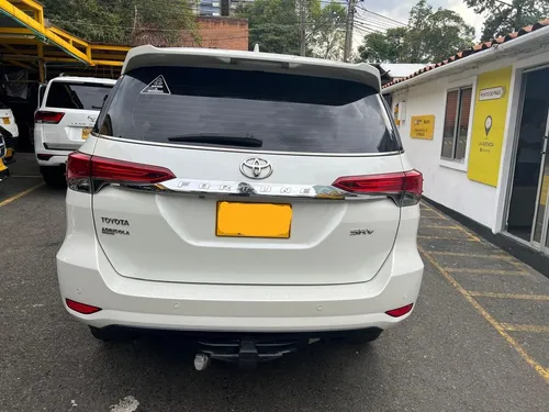 Toyota Fortuner 2.7 Srv