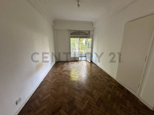 Venta Departamento 2 Ambientes Con Balcon - Flores