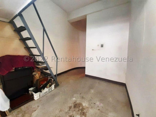 31m2, En Venta Excelente Local Comercial De 31 Metros Cuadrados, A Pocos Metros Del Sambil La Candelaria, Mls#23-12565
