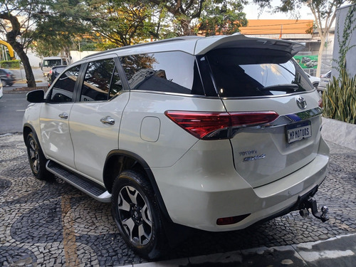 Toyota Hilux SW4 2.8 SRX DIAMOND 4X4 7 LUGARES 16V TURBO INTERCOOLER DIESEL 4P AUTOMÁTICO