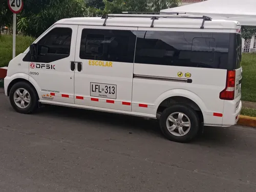 Vans De 9 Pasajeros, Único Dueño, Muy Bien Cuidada.