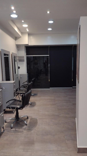 Peluqueria Totalmente Instalada, Trae El Peine