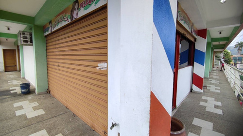 Imagen 4 de 8 de Adriana Castellanos Ofrece En Venta Local Comercial En Los Guayos, C.c La Linea Cod. 155264