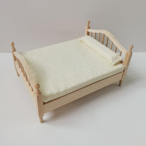 * Casa De Bonecas De Madeira Com Cama De Casal Em Com