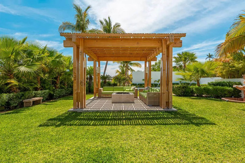 Casa De Lujo Con Jardín, Terraza, Pergola Y Alberca Privada,