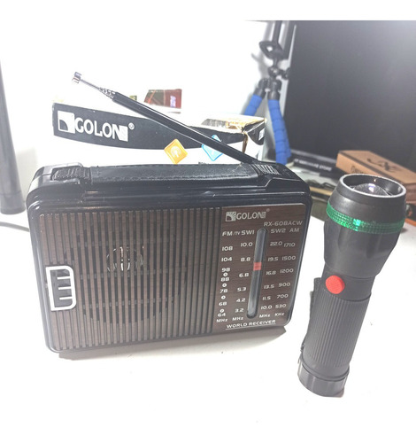 Radio Portátil A Pilas Y A 220v ,4 Bandas + Regalo Linterna